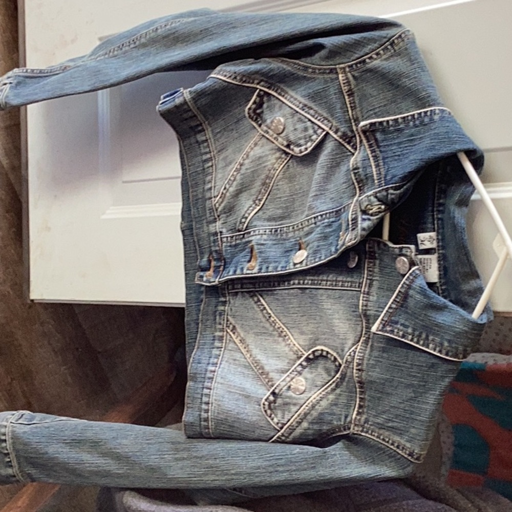Cute little denim jacket.